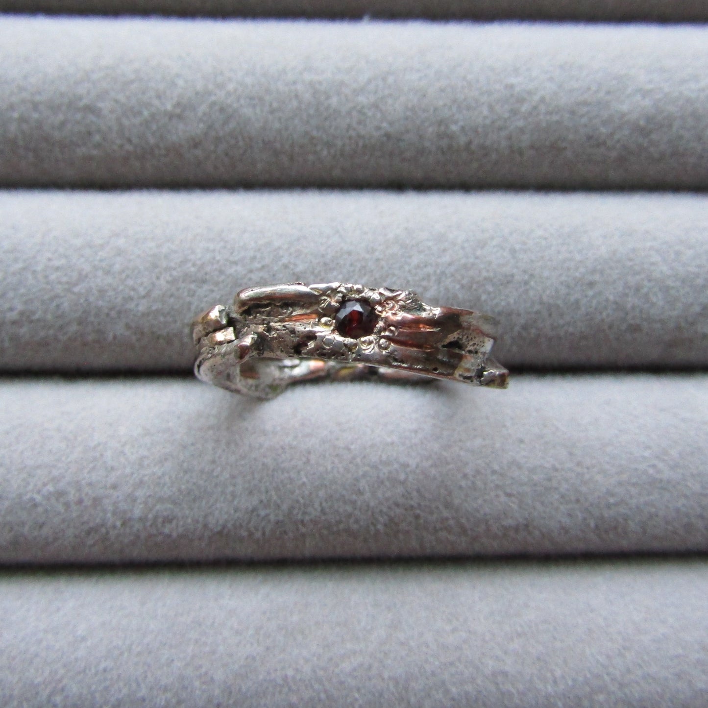 Anillo Raíz Ardiente