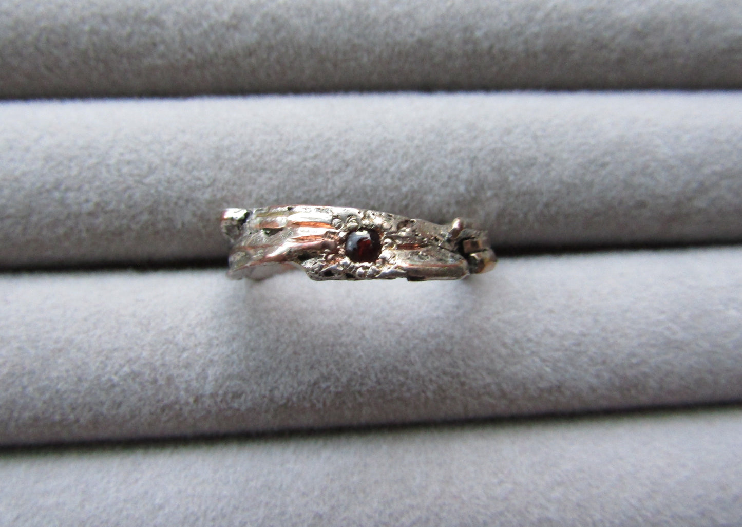 Anillo Raíz Ardiente