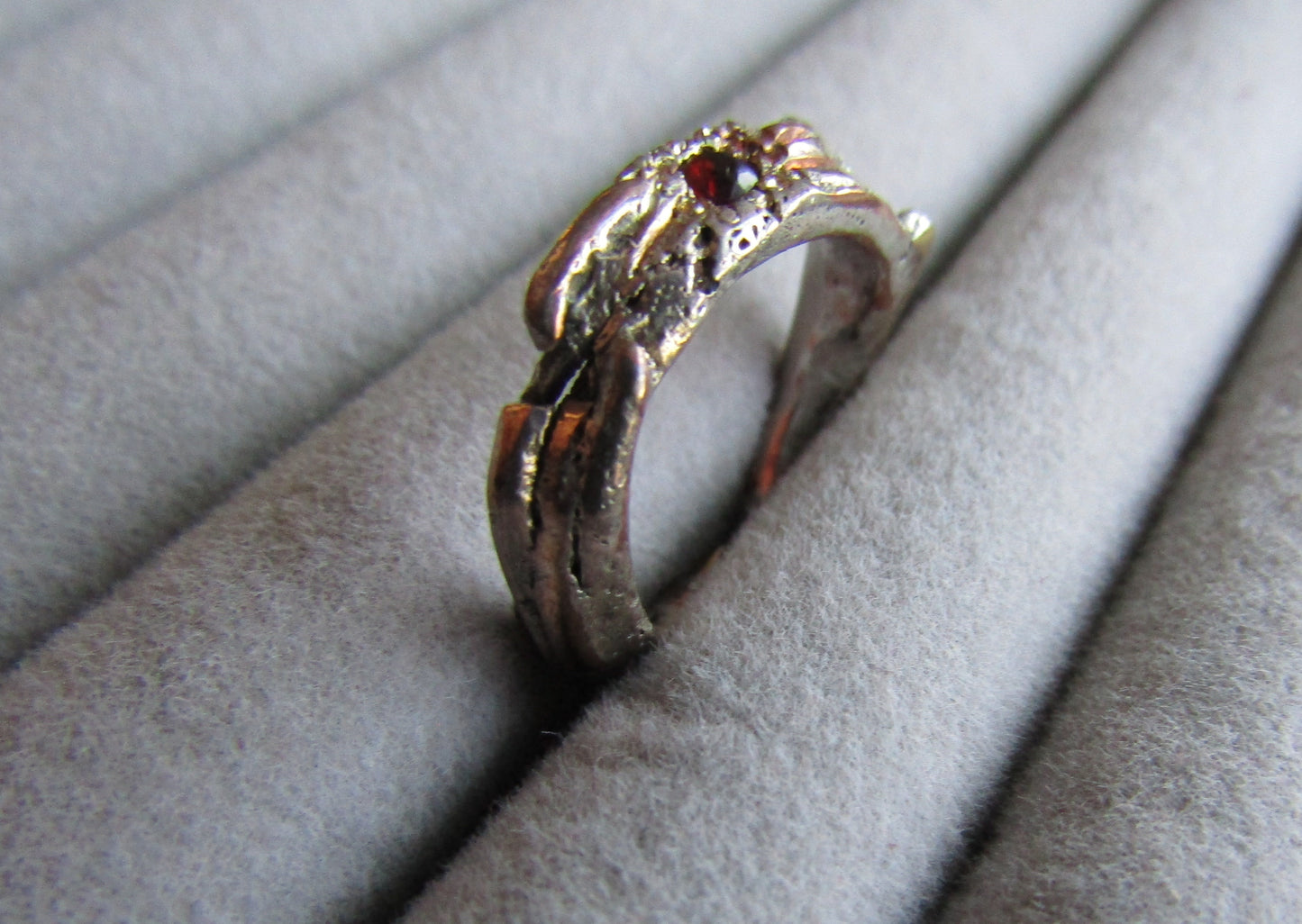 Anillo Raíz Ardiente