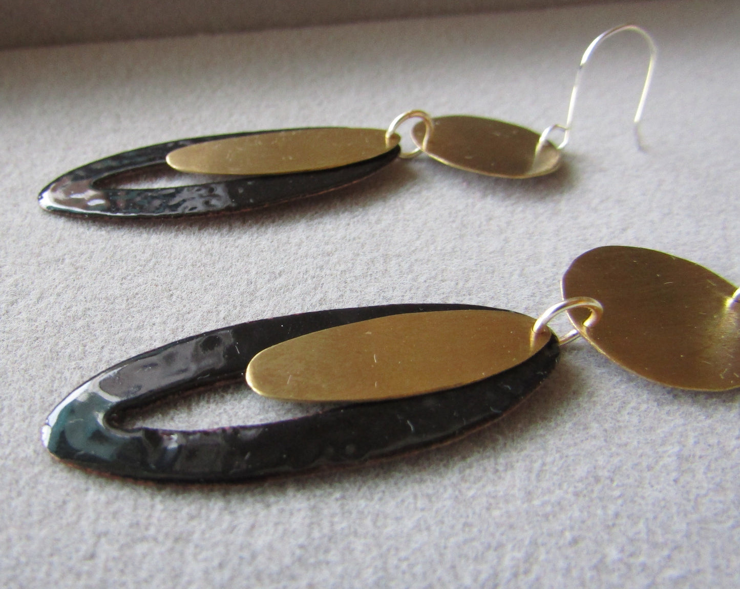 Danza Oval en Negro
